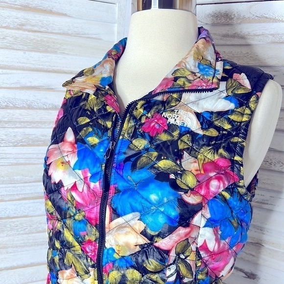 THE NORTH FACE l Floral Vest Thermoball Small New with out Tags - Picture 9 of 13